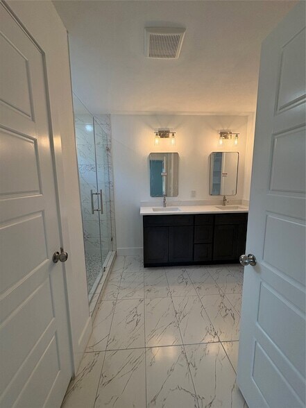 Building Photo - 13122 Lake Conroe Bay Rd