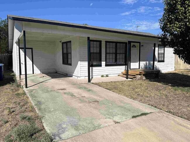 Building Photo - 3-Bedroom Home with Large Yard – Close to Schools!