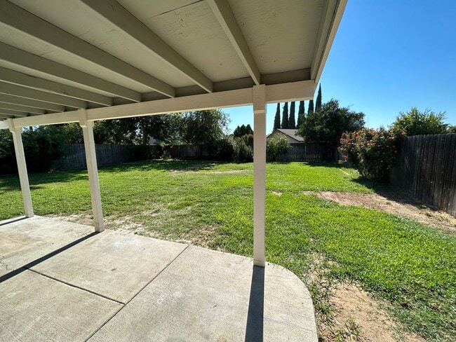 Building Photo - Lots of NEW