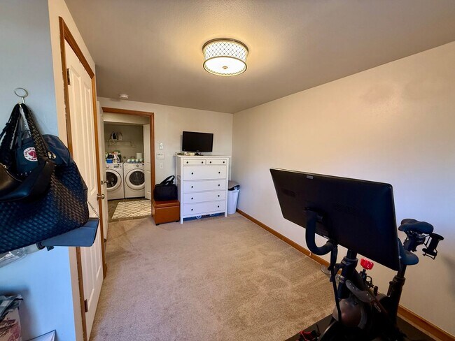 Building Photo - West Seattle Townhome