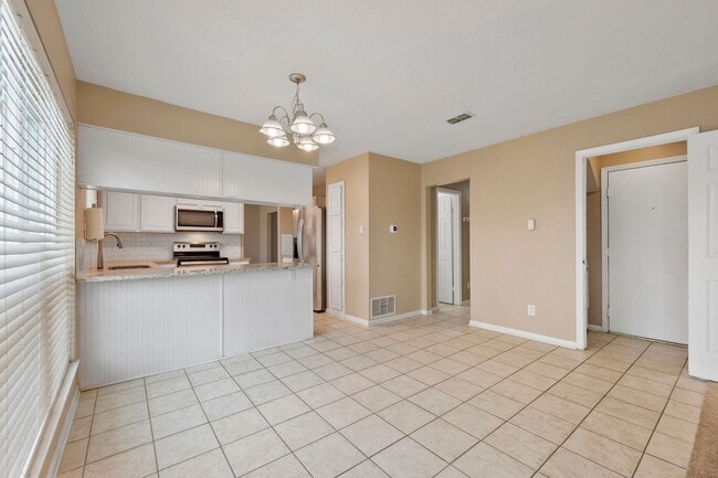 Building Photo - Mansfield Country Club Home