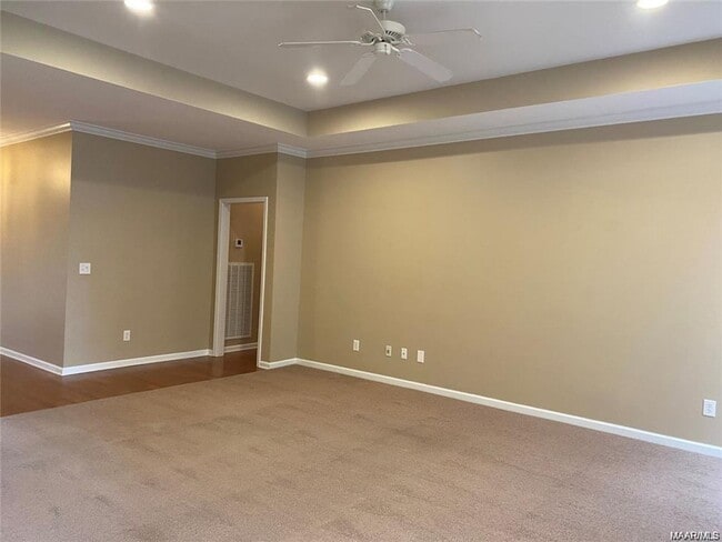 Building Photo - 4/3 in Deer Creek!