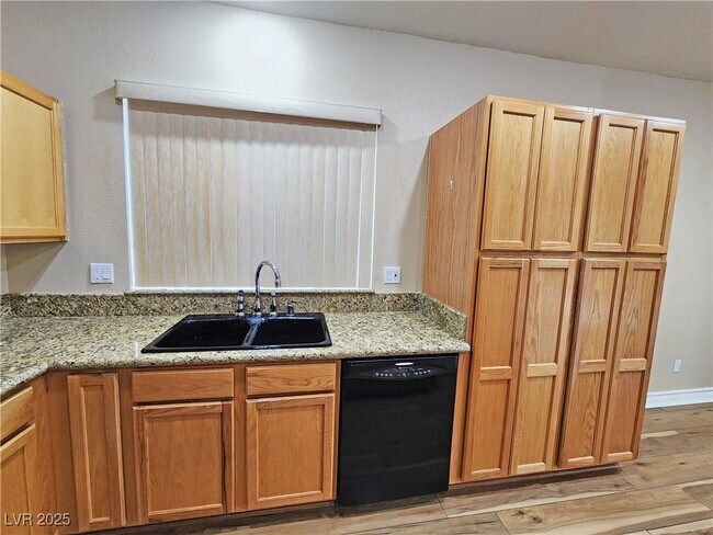 Building Photo - 5561 Carrara Pointe St