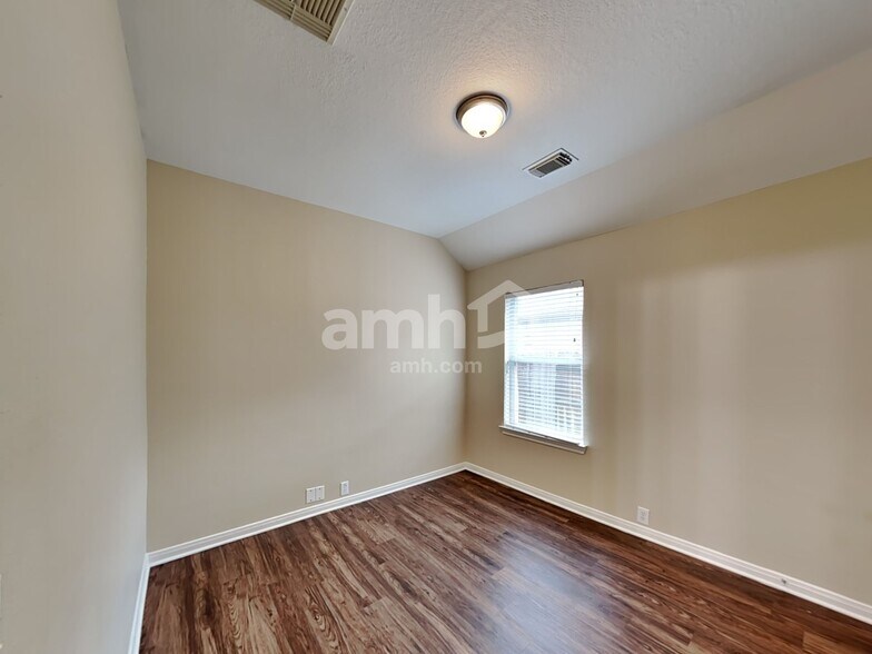 Building Photo - 8812 Sun Haven Ln