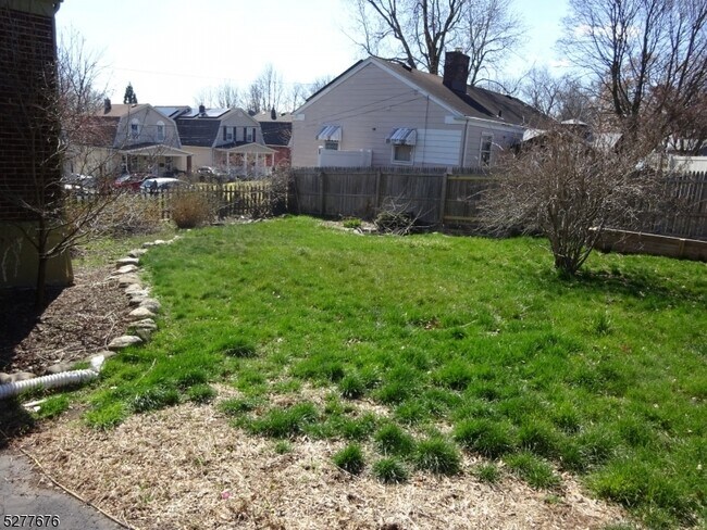 Building Photo - 54 Evergreen Ave