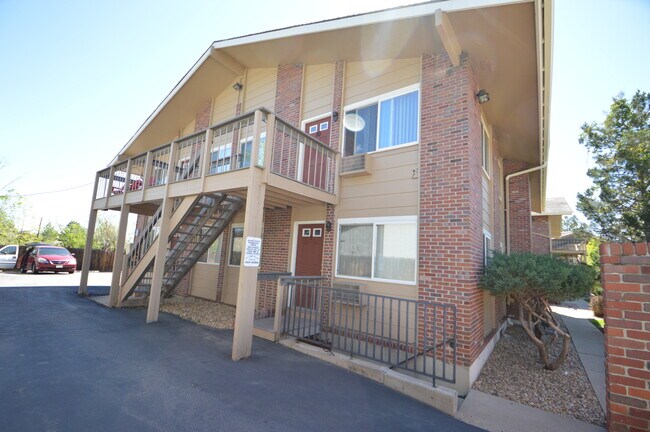 Building Photo - 4955 Moorhead Ave