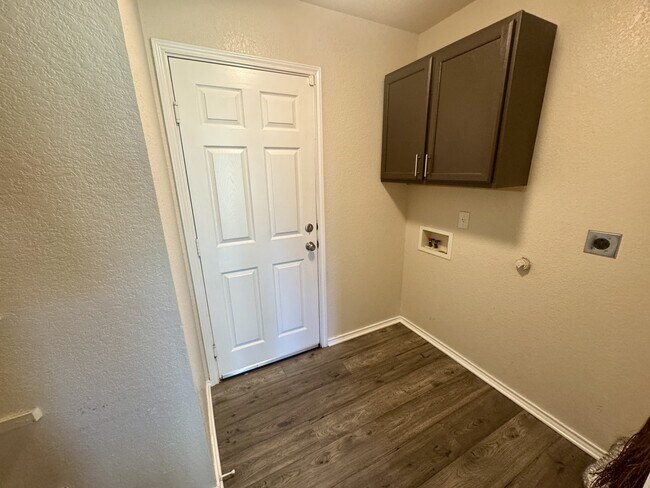 Building Photo - 8755 Sunview Park