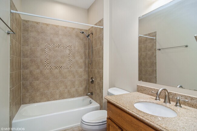 Building Photo - 215 S Evergreen Ave