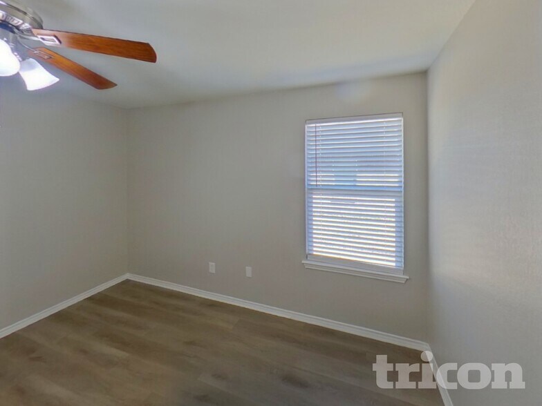 Building Photo - 50 Larkspur Dr