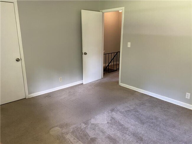 Building Photo - 4077 Pine Valley Rd