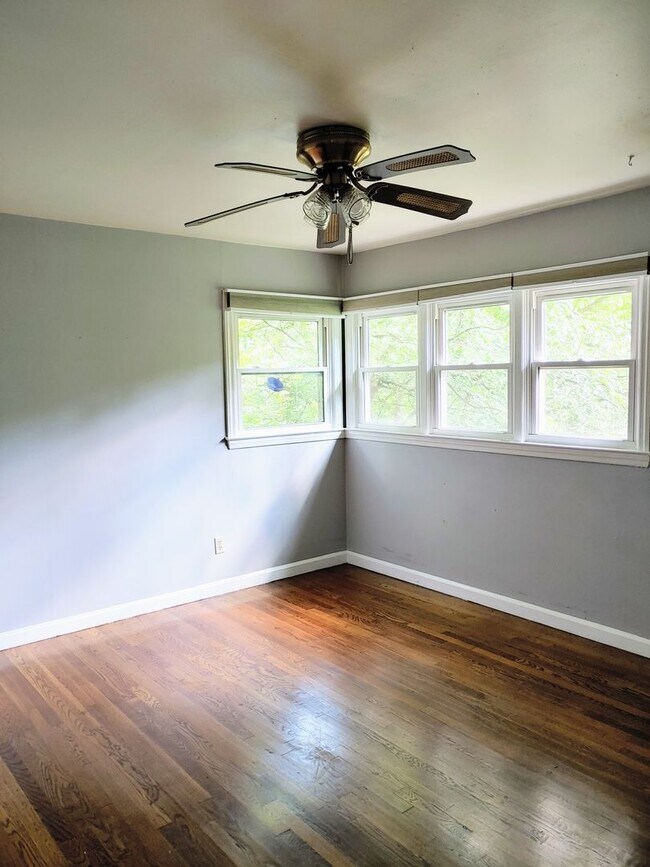 Building Photo - 1390 Park Ave NW