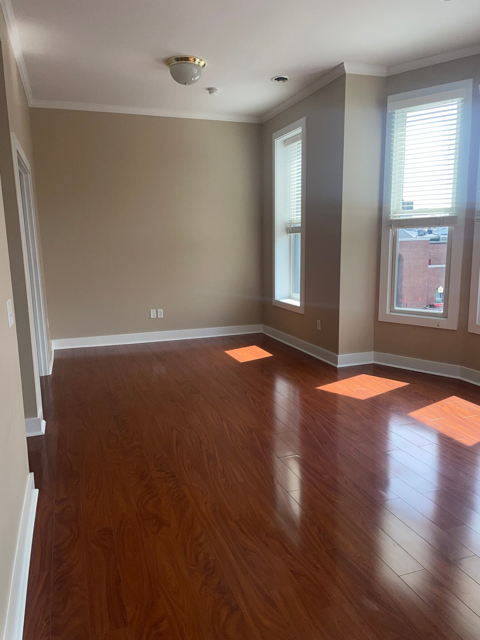 Building Photo - 48 Castle St