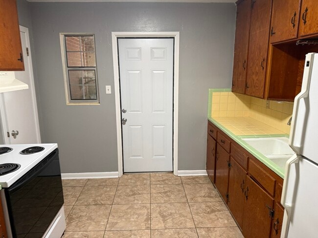 Building Photo - 629 Stiles Ave