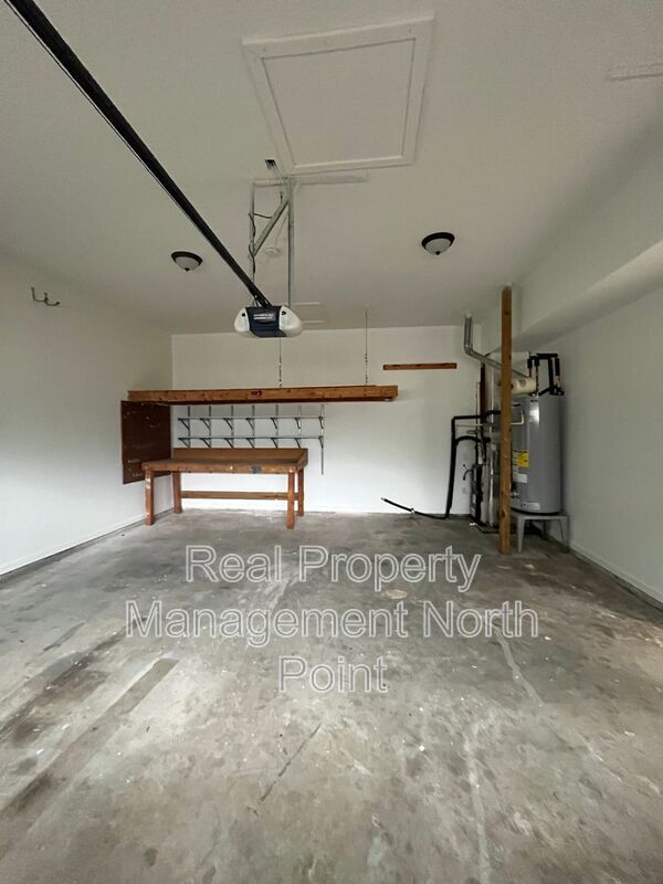 Building Photo - 889 Crew St SW