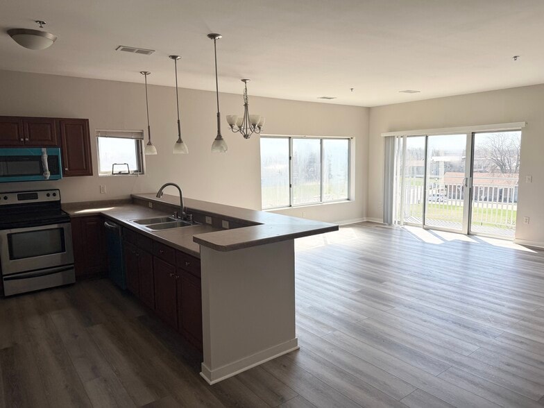 3rd floor with balcony - 3540 Library Dr