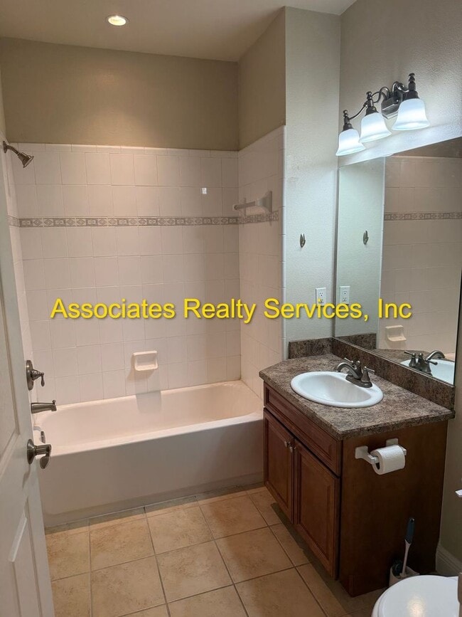 Building Photo - Lionsgate  #214