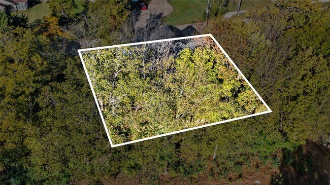 Building Photo - 634 S Happy Hollow Rd
