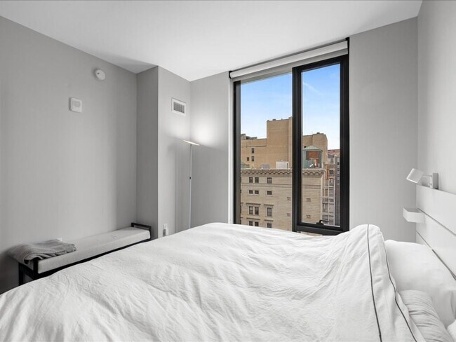 Building Photo - 55 Lagrange St