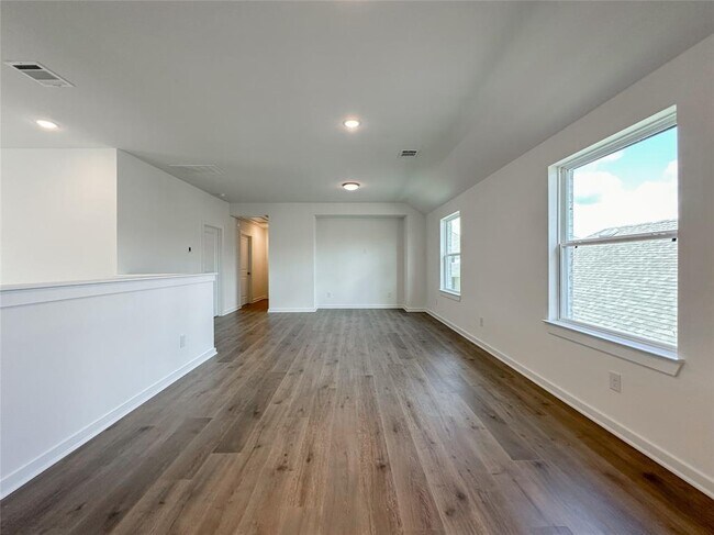 Building Photo - 541 Sand Branch Dr