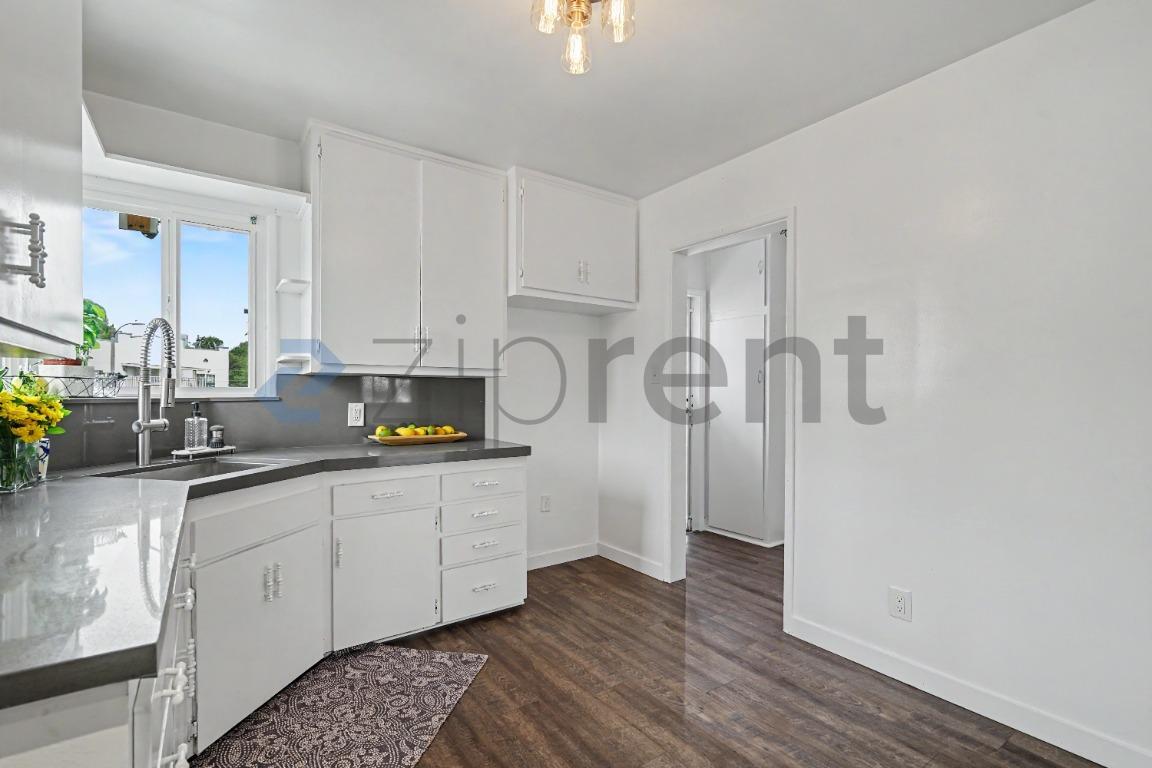 Building Photo - Unit