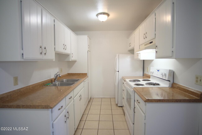 Building Photo - 6625 E Golf Links Rd