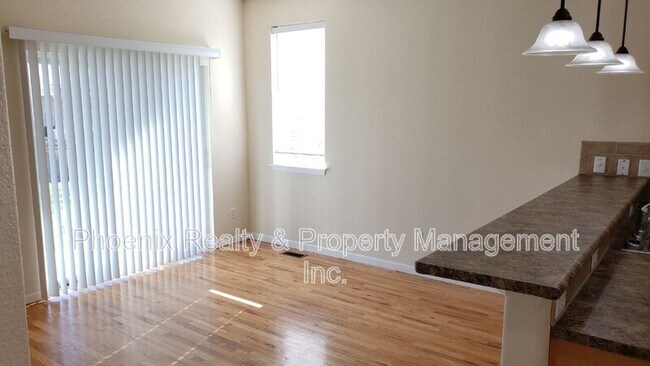 Building Photo - 302 St Ida Cir