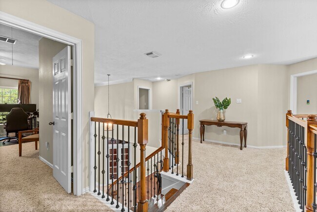 Building Photo - 27 E Artist Grove Cir