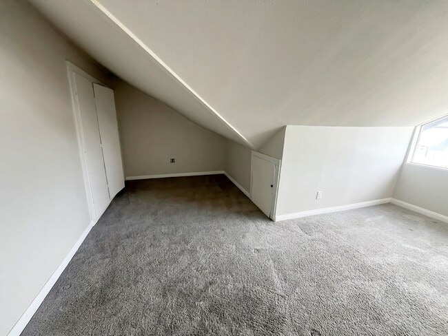 Building Photo - 446 Annette Pl