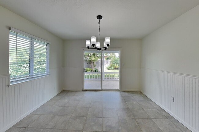 Building Photo - Halfplex with yard in South Land Park