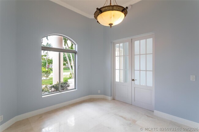 Building Photo - 15683 Cypress Park Dr