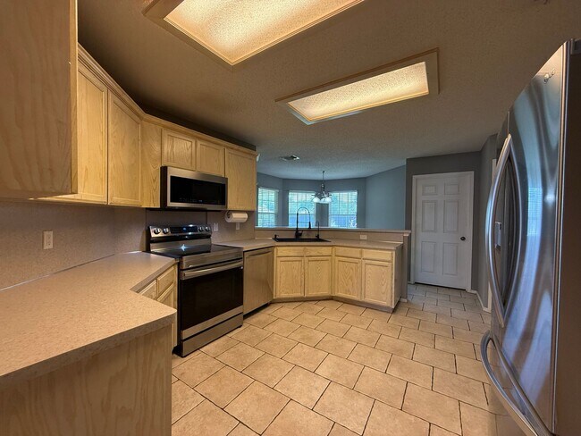 Building Photo - Gorgeous 3 bed/2bath home in Twin Oaks AVAILABLE NOW!