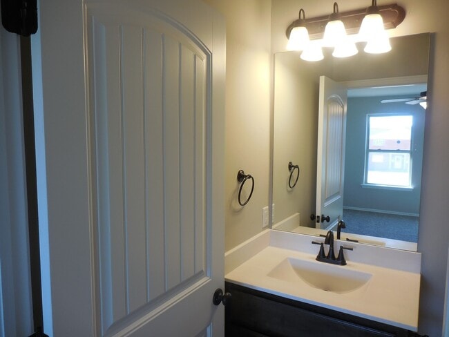 Building Photo - 118 NE 23rd St