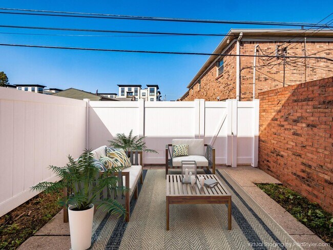 Building Photo - 1028 Folkestone Rd