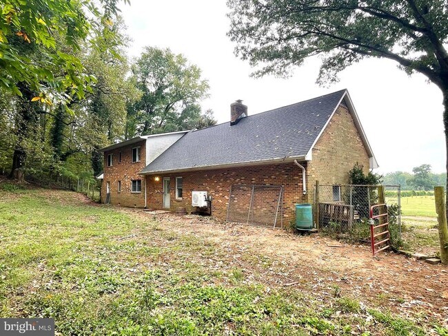 Building Photo - 10960 Earnshaw Ln