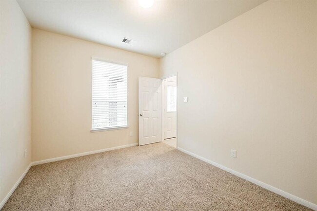 Building Photo - Beautiful stone front 4 bedroom, 3 bath home has bay windows in breakfast nook & master. It is on...