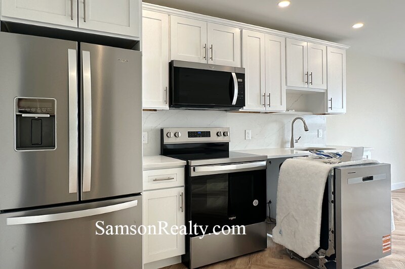 Building Photo - 381 Wickenden St