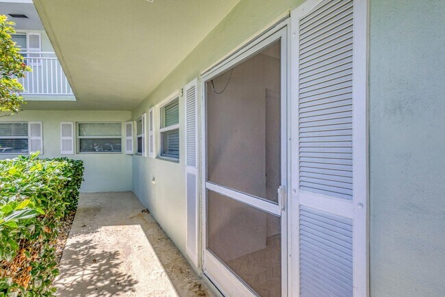 Building Photo - 68 Yacht Club Dr