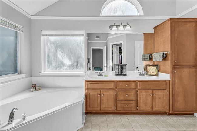 Building Photo - 8171 Woodland Hills Dr