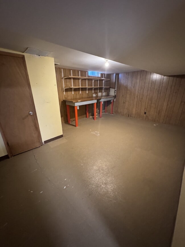 Building Photo - 840 N Waddington Ave