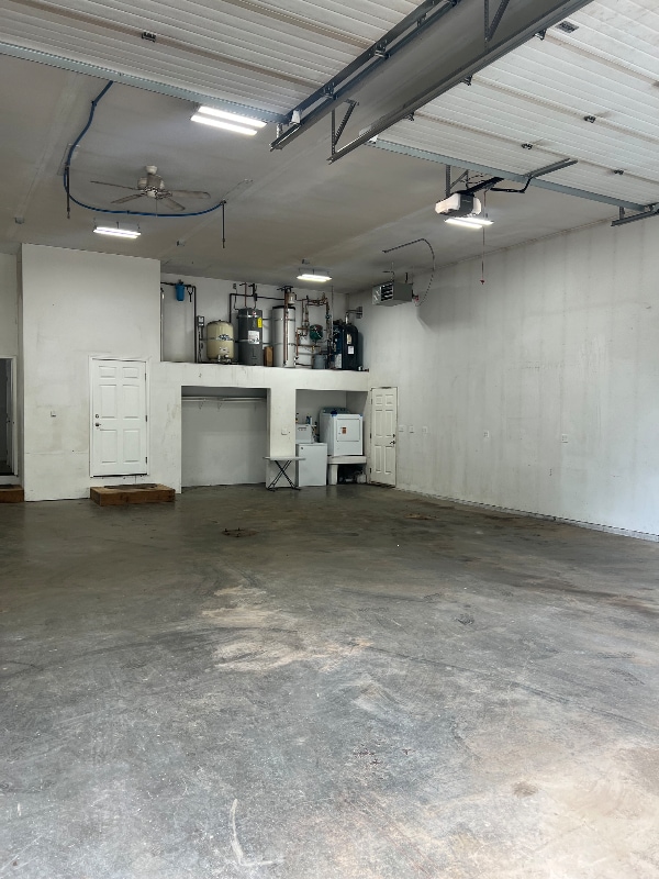 Building Photo - 6101 Lombard Cir