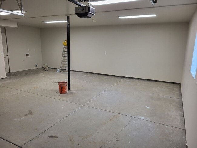 Building Photo - 210 N Elden St