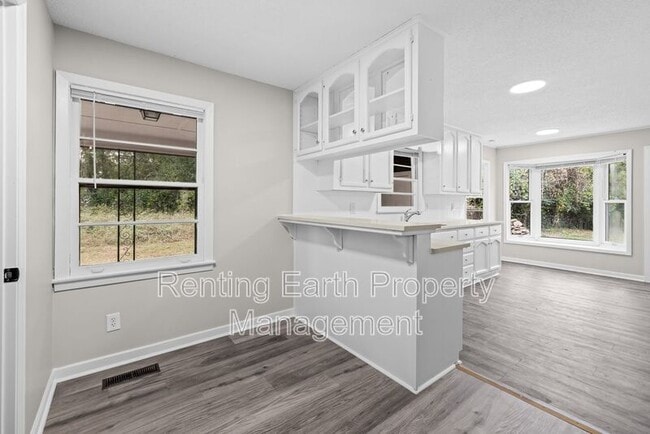 Building Photo - 737 84th Pl S