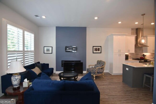 Building Photo - 137 Pearl St