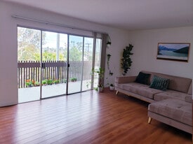 Building Photo - 6050 Canterbury Dr