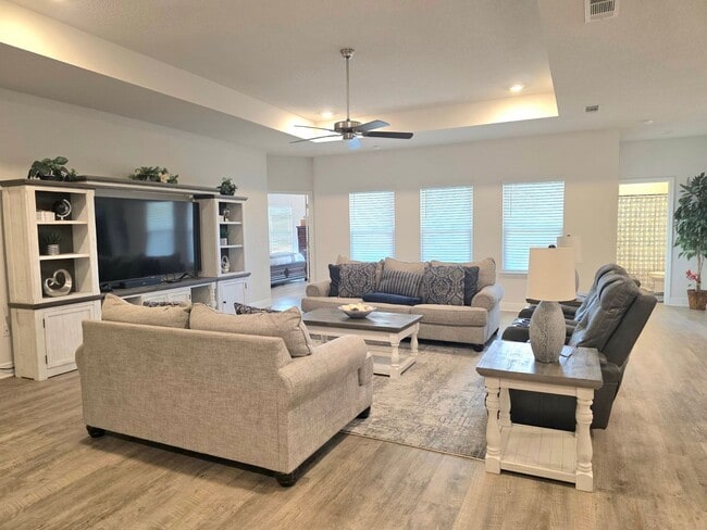 Building Photo - 8055 Silver Maple Dr