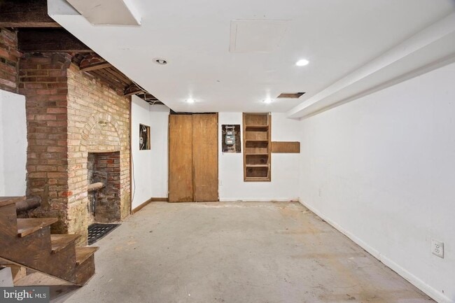 Building Photo - 937 N American St