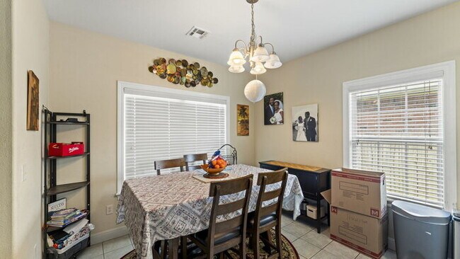 Building Photo - 3900 SW Grey Hawk Dr