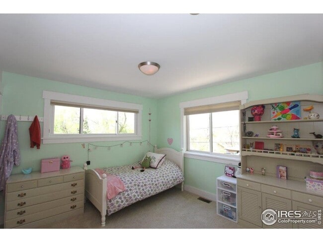 Building Photo - 5 Bed 3 Bath Home in South Boulder