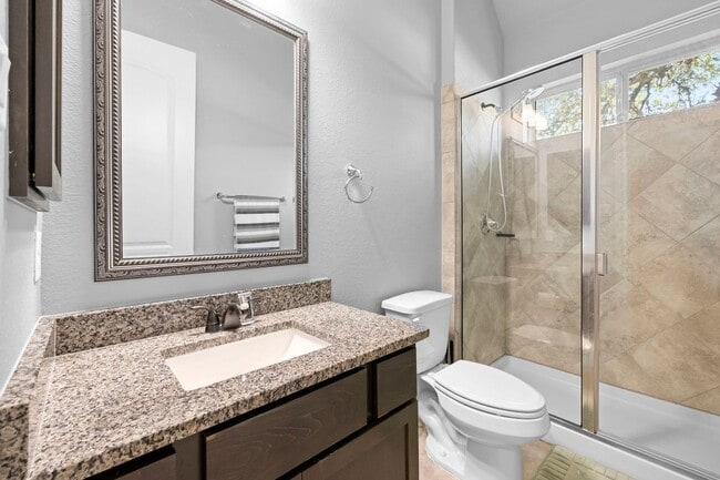 Building Photo - 1747 Dunvegan Pk