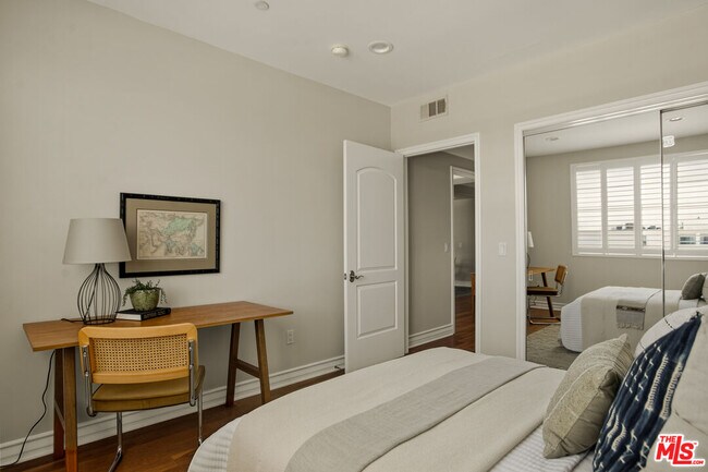 Building Photo - 837 N Hudson Ave